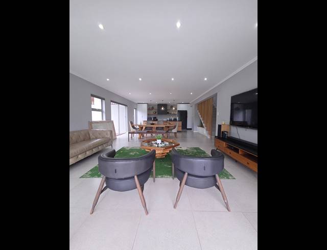 3 BEDROOM HOUSE FOR SALE IN PALM LAKES ESTATE